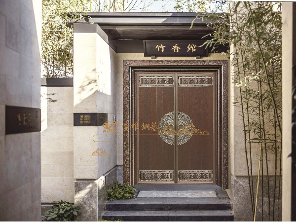 選擇銅門(mén)的六點(diǎn)注意事項(xiàng)？銅門(mén)定制廠家愛(ài)唯銅藝告訴您。