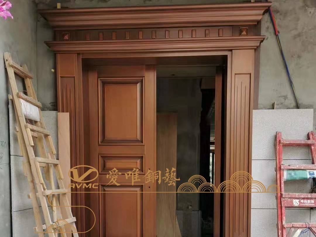 業(yè)主在日常生活中如何維護別墅銅門呢？